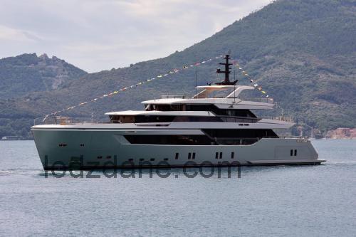 Sanlorenzo 44Alloy karta techniczna i opinia